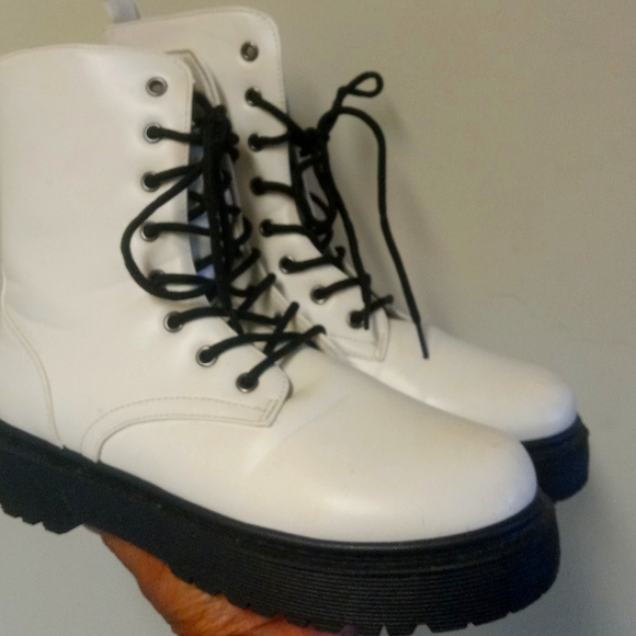 Seven Dials White Lace-Up Chunky Ankle Boots Size 10M - Picture 1 of 10